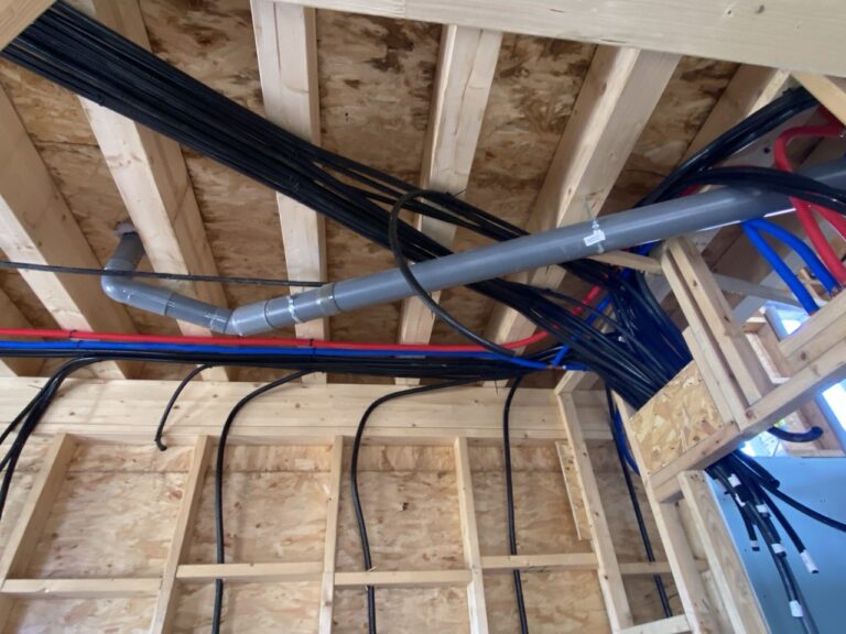 instalaciones de luz y agua